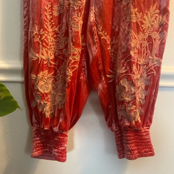 ANTHROPOLOGIE pink velvet joggers - Picture 5 of 8